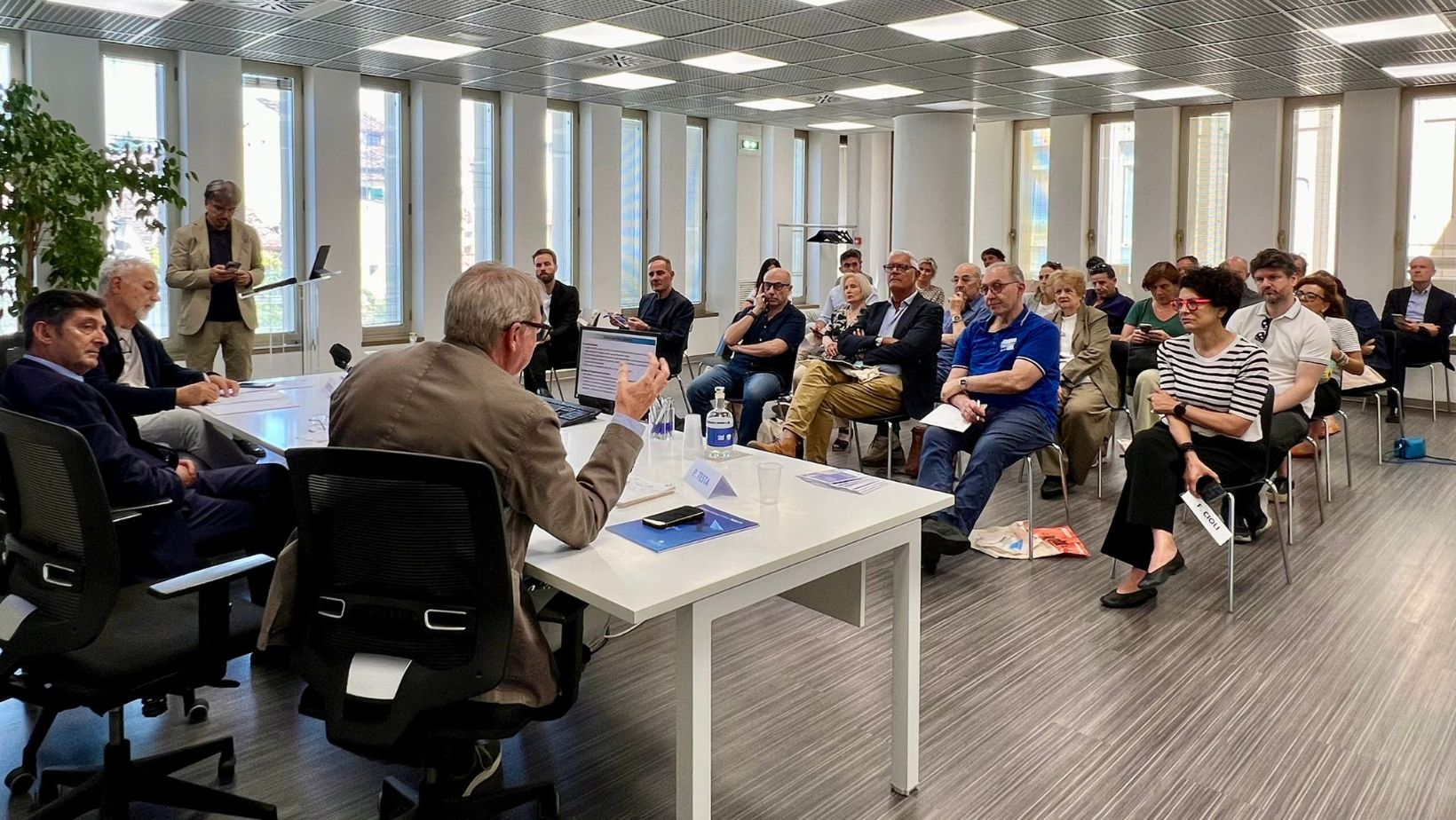 Esercizi storici, confronto sul futuro dell'identità commerciale di Firenze