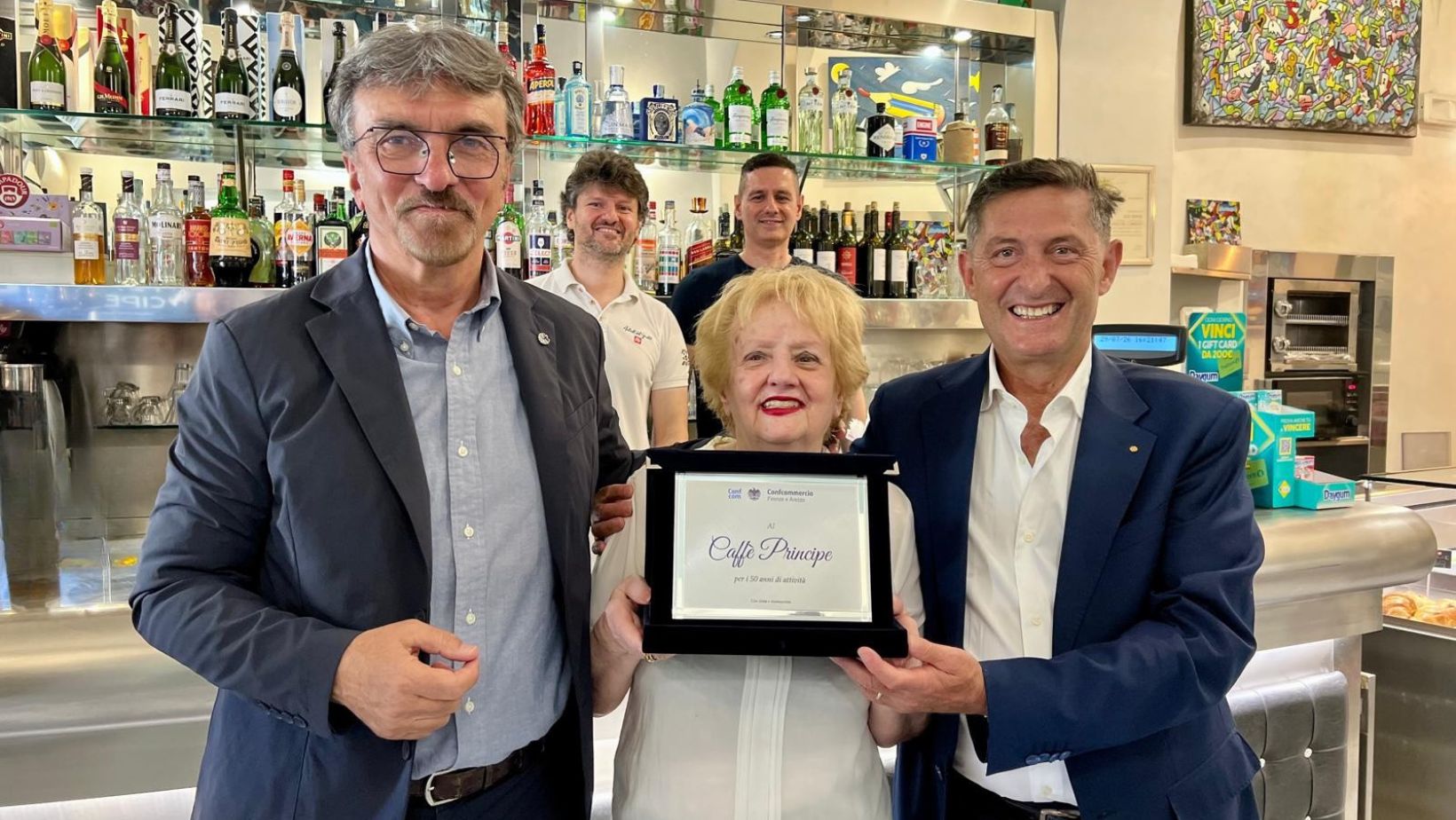 Mezzo secolo di storia, sorrisi e caffè: Confcommercio premia il Caffè Principe