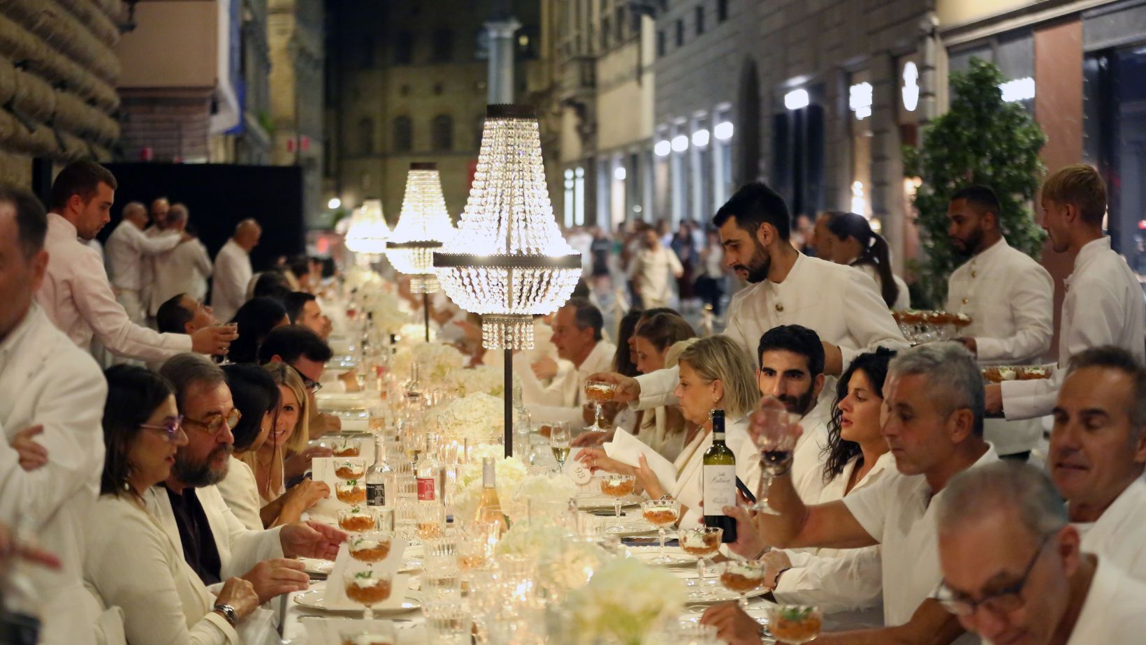 Tornabuoni e Strozzi in bianco, Firenze celebra la bellezza del Made in Italy